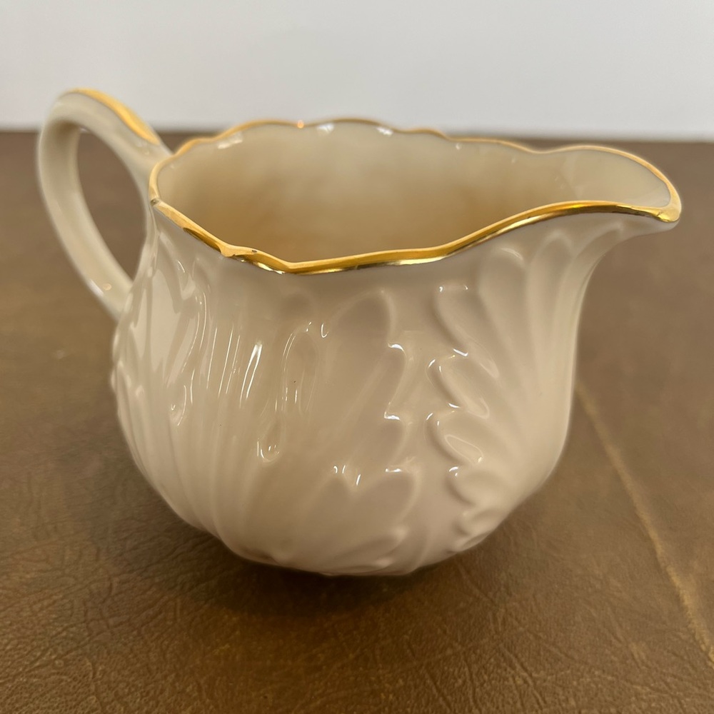 Lenox Cottage Creamer With Leaf-embossed Pattern and 24K Gold Trim